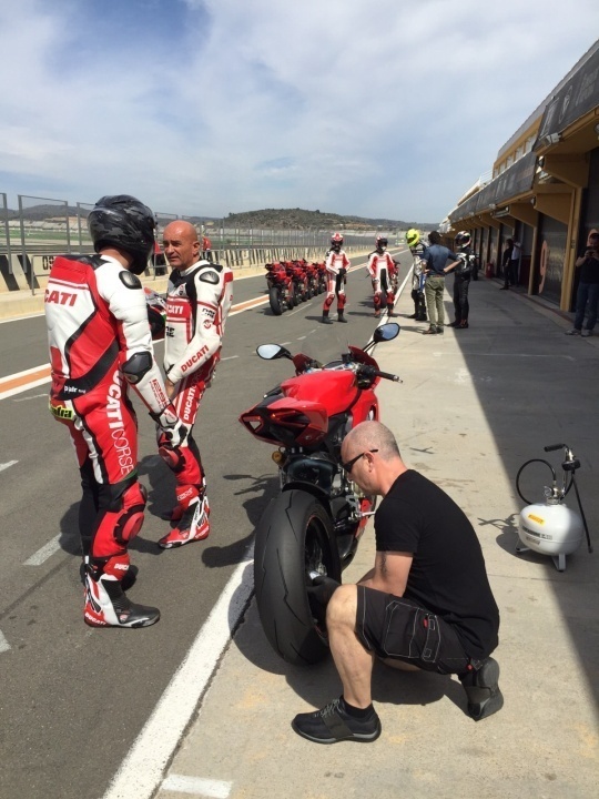 Dario Marchetti y Toni Castillo Neumoto Neumaticos de Moto Ducati Delaer Trainig 2015